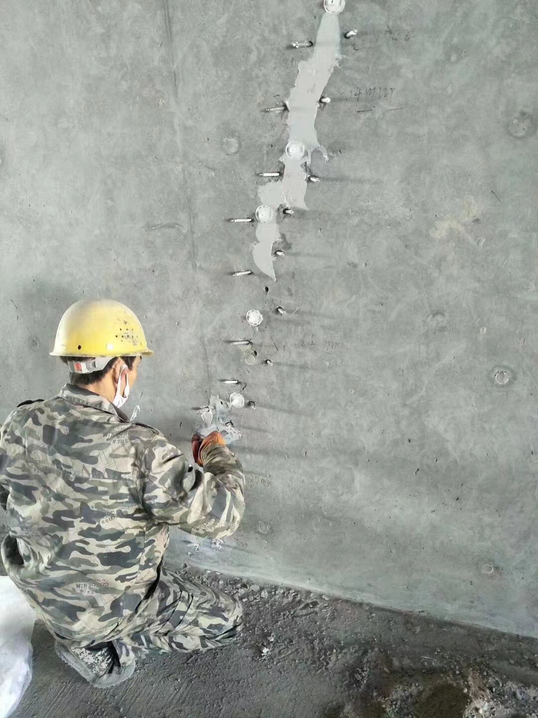 呼玛混凝土楼板裂缝加固施工的方案